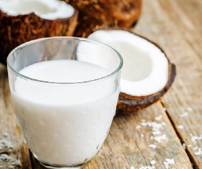 beneficios de la leche de coco